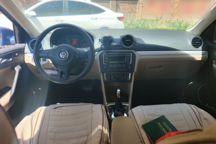 Used Volkswagen Jetta 2013 1.6L Automatic Comfort Model Center Console