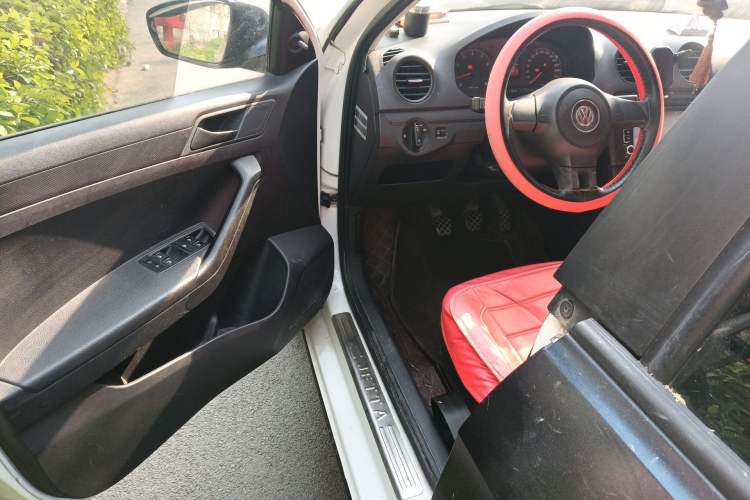 Used Volkswagen Jetta 2013 1.4L Manual Fashion Model Driver Seat
