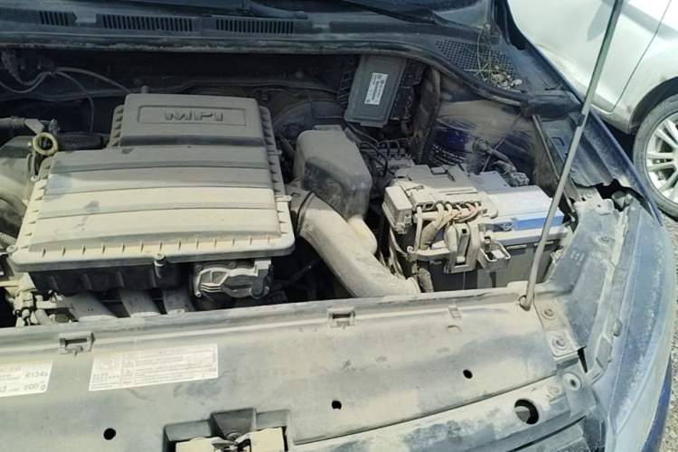 Used Volkswagen Jetta 2013 1.6L Manual Fashion Edition Engine Bay Left