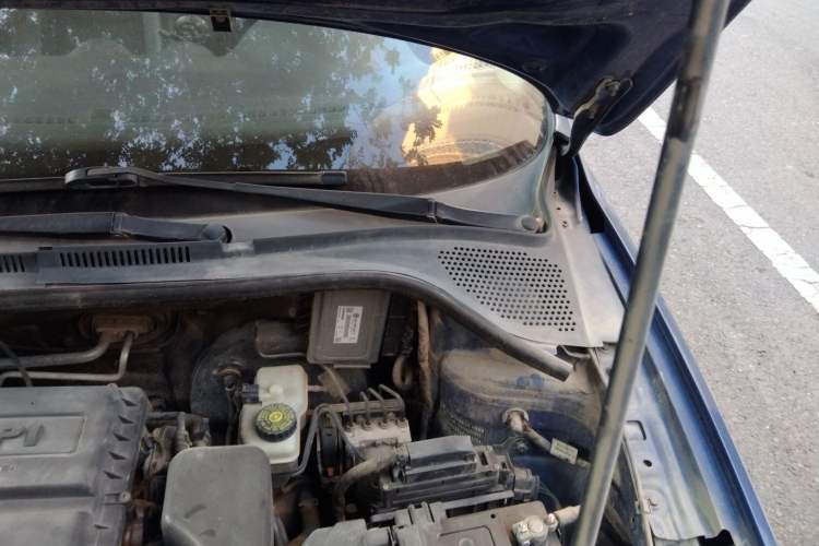 Used Volkswagen Jetta 2013 1.6L Automatic Comfort Model Engine Bay Left