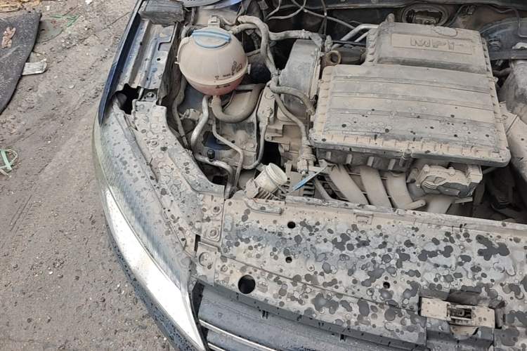 Used Volkswagen Jetta 2013 1.6L Manual Fashion Edition Engine Bay Right