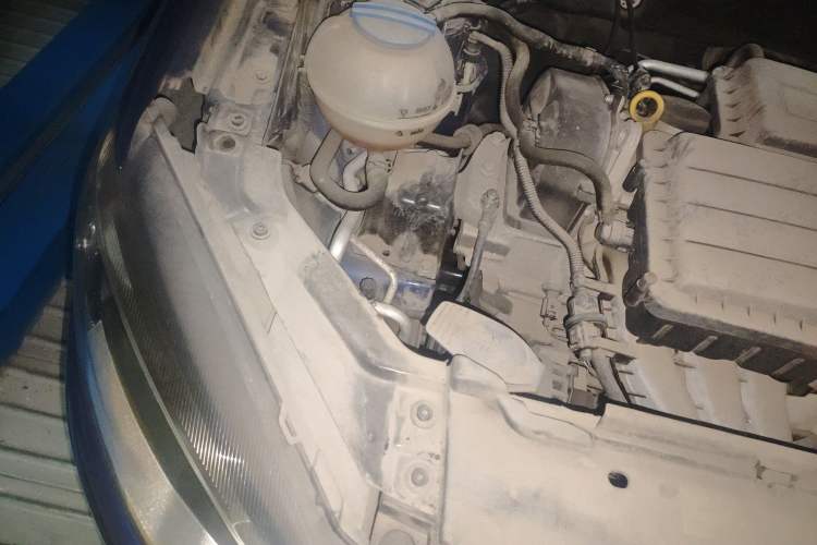 Used Volkswagen Jetta 2013 1.6L Automatic Fashion Model Engine Bay Right