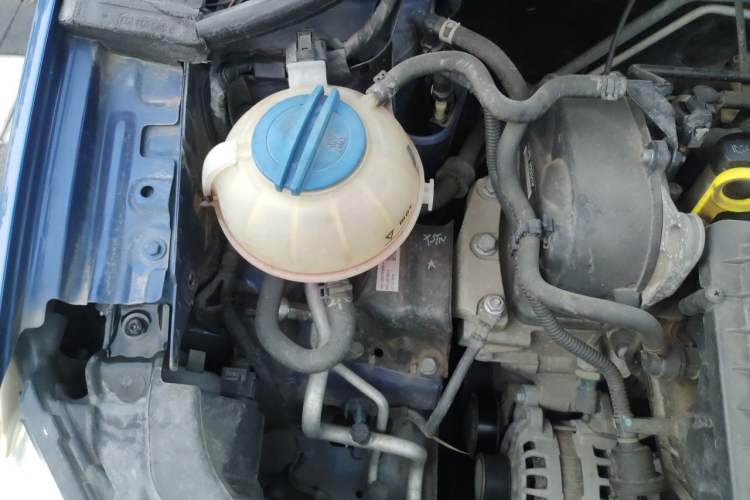 Used Volkswagen Jetta 2013 1.6L Automatic Luxury Model Engine Bay Right