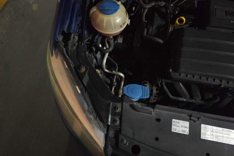 Used Volkswagen Jetta 2013 1.6L Automatic Luxury Model Engine Bay Right