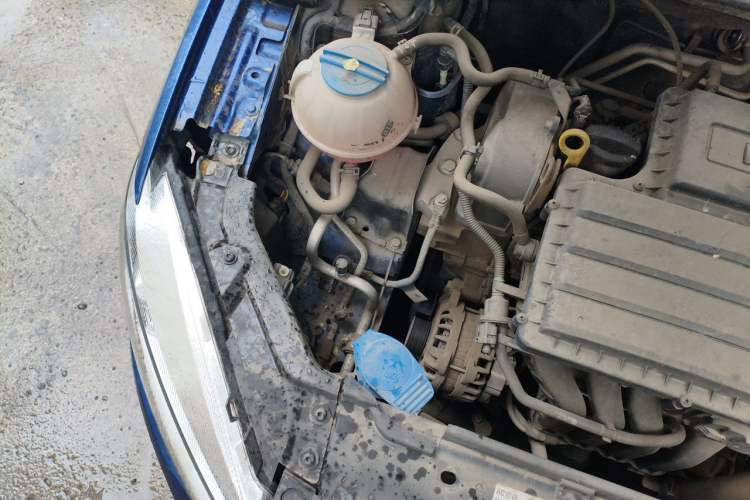 Used Volkswagen Jetta 2013 1.6L Automatic Luxury Model Engine Bay Right