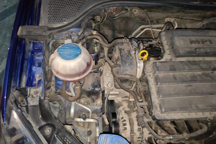 Used Volkswagen Jetta 2013 1.6L Automatic Comfort Model Engine Bay Right