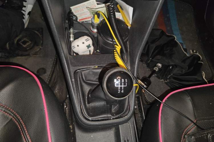 Used Volkswagen Jetta 2013 1.6L Manual Comfort Model Gear Lever