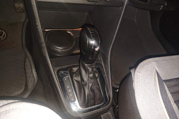 Used Volkswagen Jetta 2013 1.6L Automatic Fashion Model Gear Lever