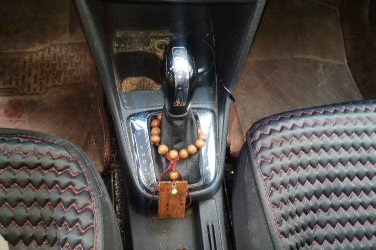 Used Volkswagen Jetta 2013 1.6L Automatic Comfort Model Gear Lever