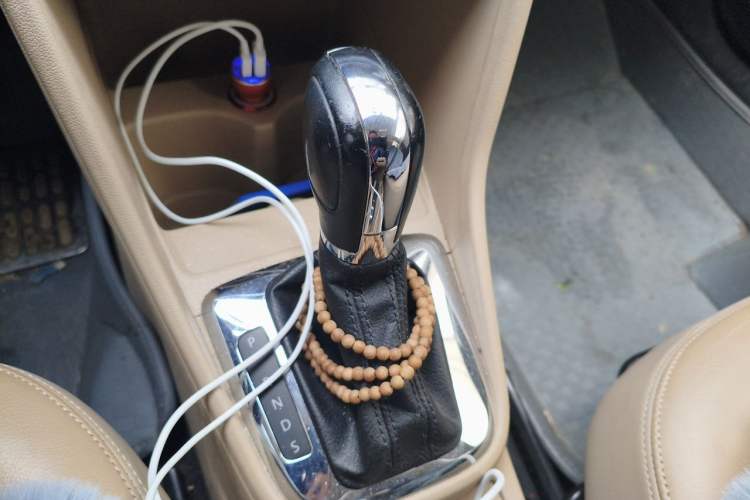 Used Volkswagen Jetta 2013 1.6L Automatic Luxury Model Gear Lever