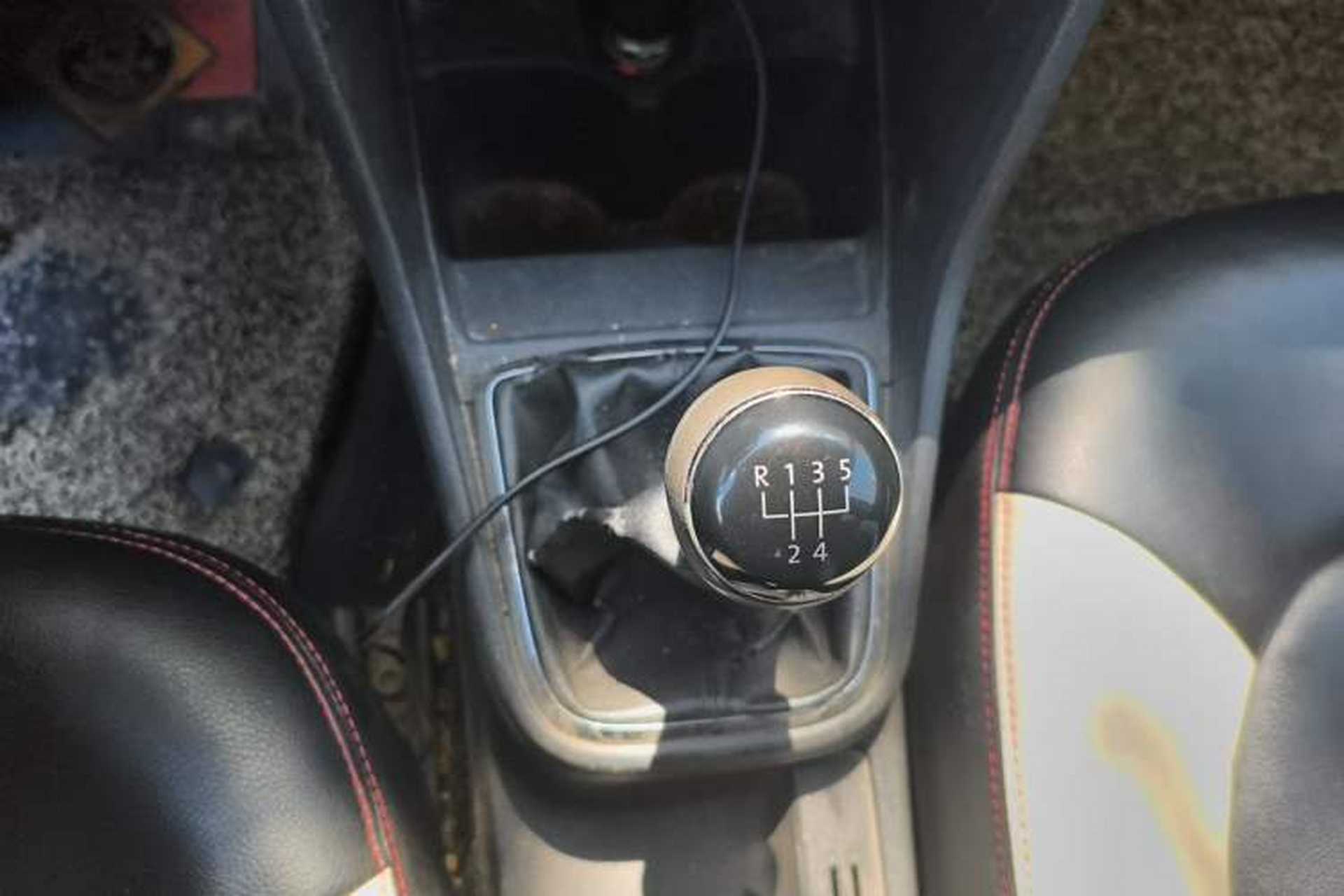 Used Volkswagen Jetta 2013 1.6L Manual Comfort Model Gear Lever