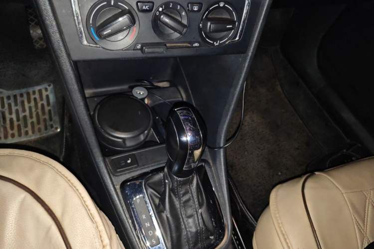Used Volkswagen Jetta 2013 1.6L Automatic Comfort Model Gear Lever