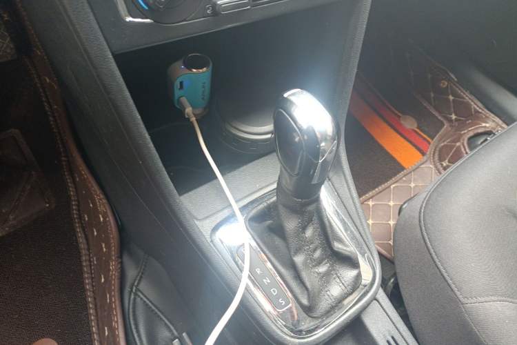 Used Volkswagen Jetta 2013 1.6L Automatic Comfort Model Gear Lever