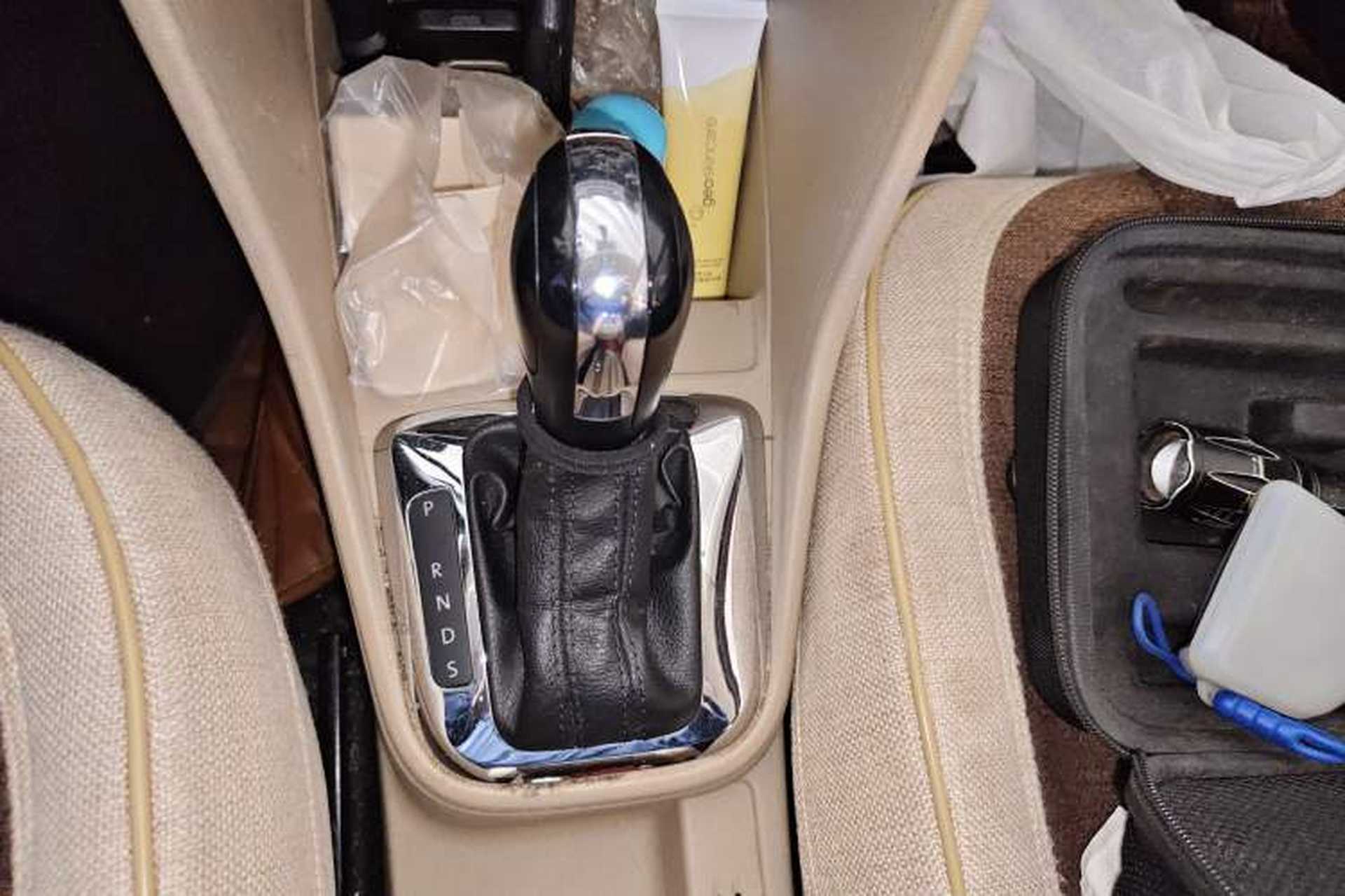 Used Volkswagen Jetta 2013 1.6L Automatic Comfort Model Gear Lever