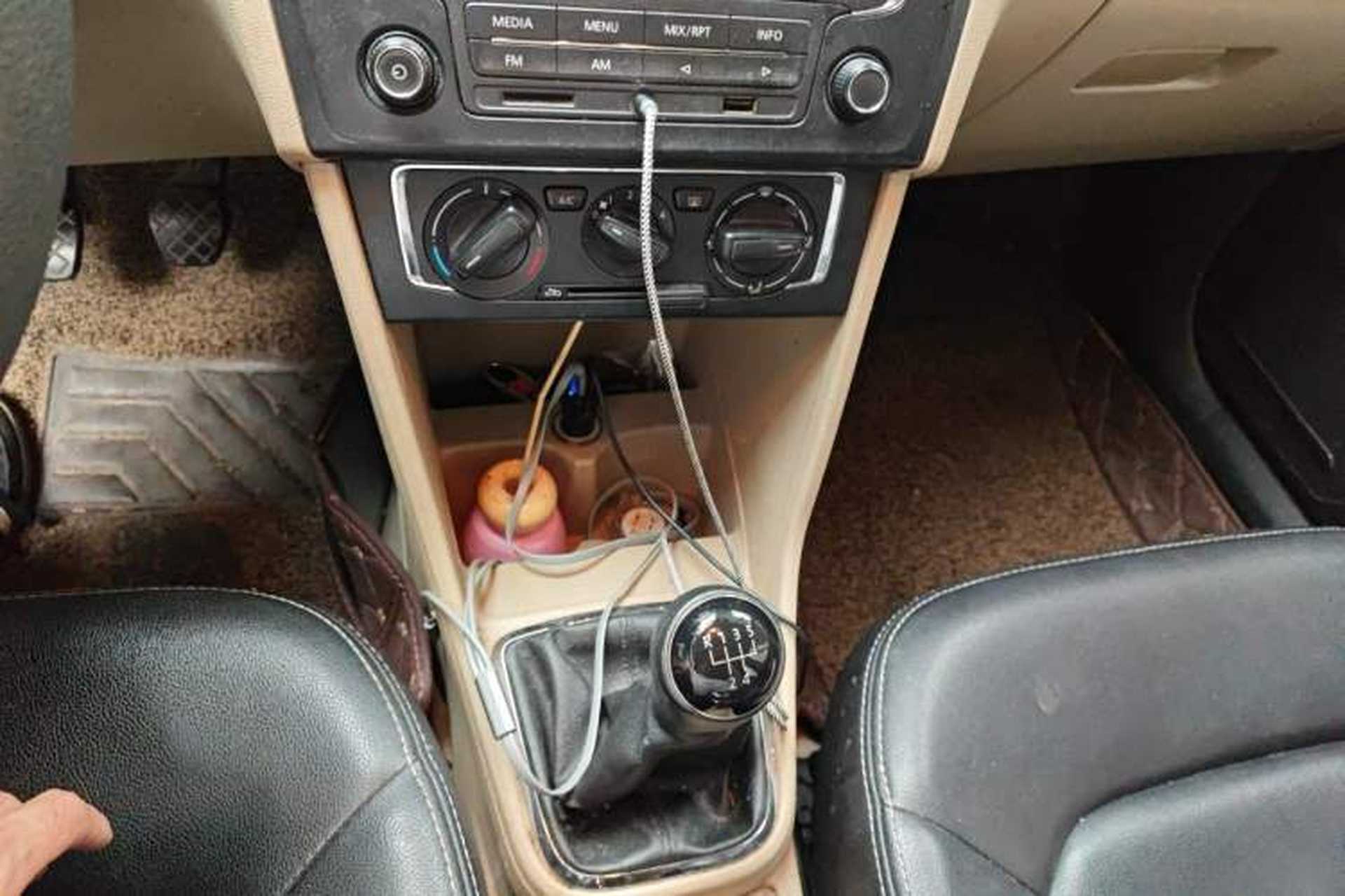 Used Volkswagen Jetta 2013 1.6L Manual Comfort Model Gear Lever