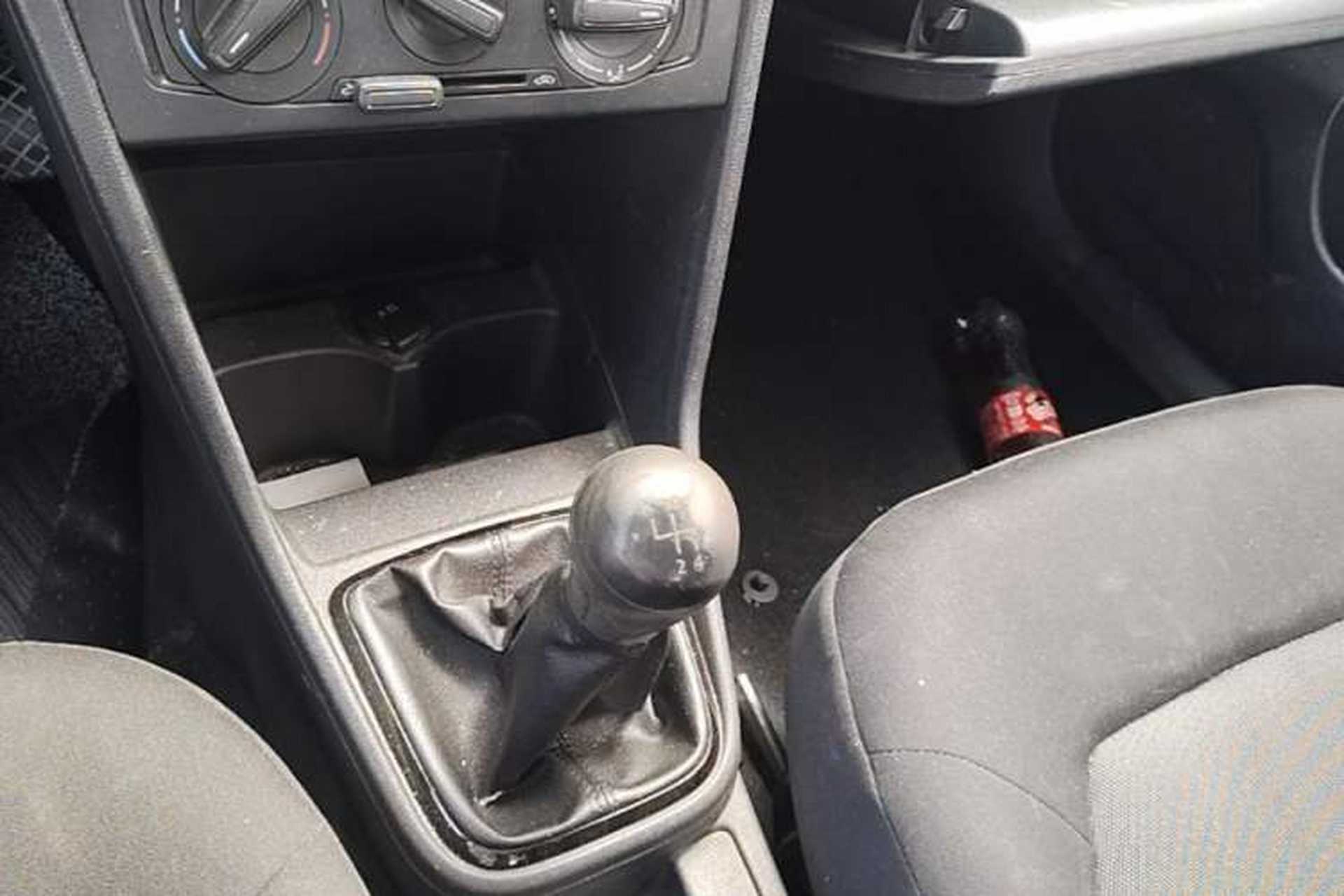 Used Volkswagen Jetta 2013 1.6L Manual Fashion Edition Gear Lever