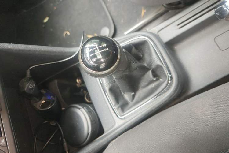 Used Volkswagen Jetta 2013 1.6L Manual Comfort Model Gear Lever
