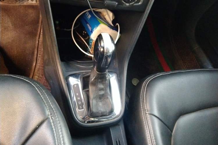 Used Volkswagen Jetta 2013 1.6L Automatic Comfort Model Gear Lever