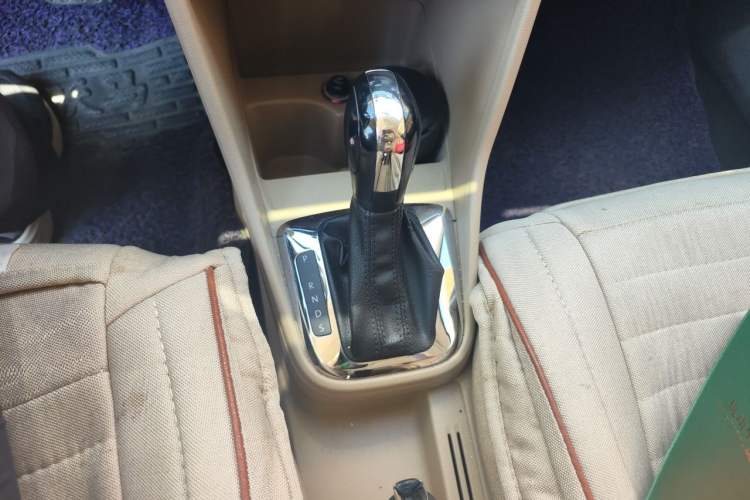Used Volkswagen Jetta 2013 1.6L Automatic Comfort Model Gear Lever