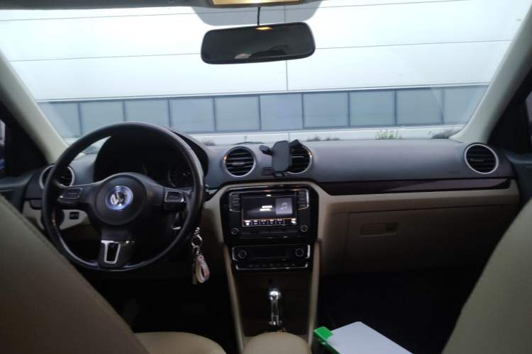 Used Volkswagen Jetta 2013 1.6L Automatic Luxury Model Headliner