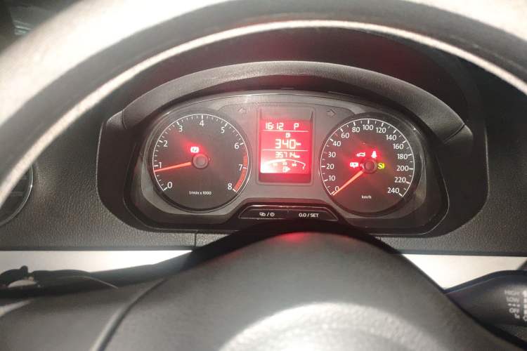 Used Volkswagen Jetta 2013 1.6L Automatic Fashion Model Instrument Cluster