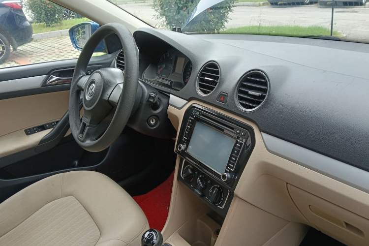 Used Volkswagen Jetta 2013 1.6L Manual Comfort Model Interior 2