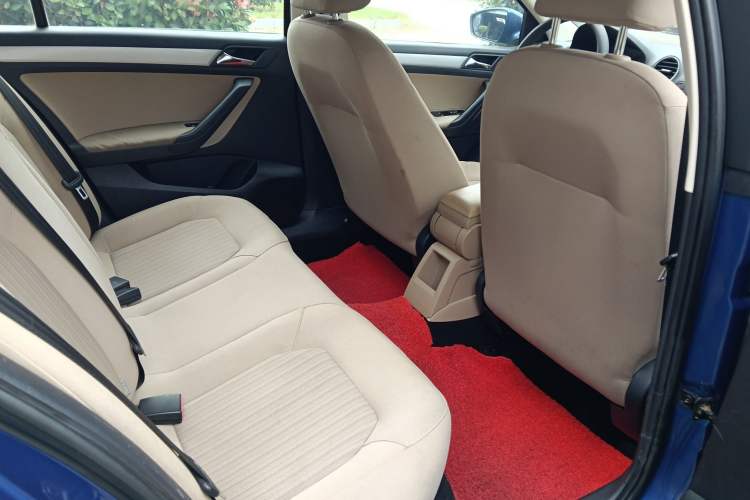 Used Volkswagen Jetta 2013 1.6L Manual Comfort Model Interior 3