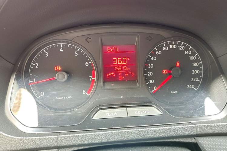 Used Volkswagen Jetta 2013 1.4L Manual Fashion Model Odometer Close Up
