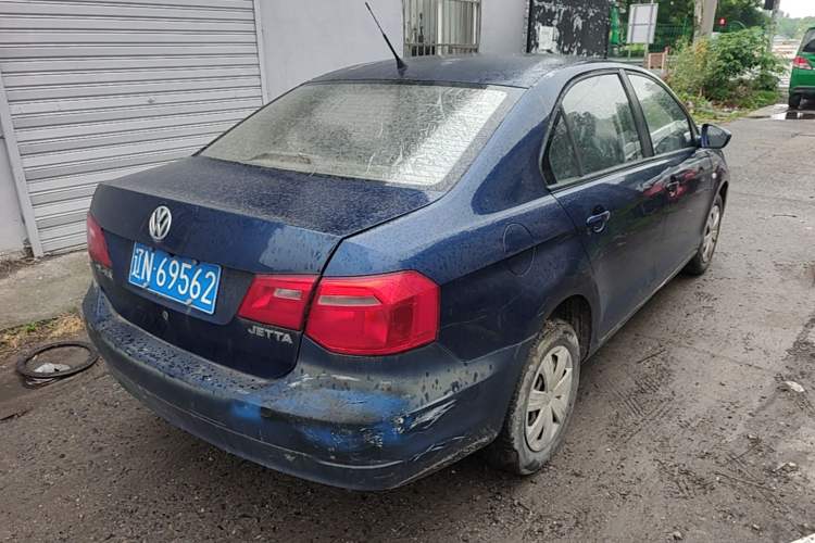 Used Volkswagen Jetta 2013 1.6L Manual Fashion Edition Rear Right 45 Deg