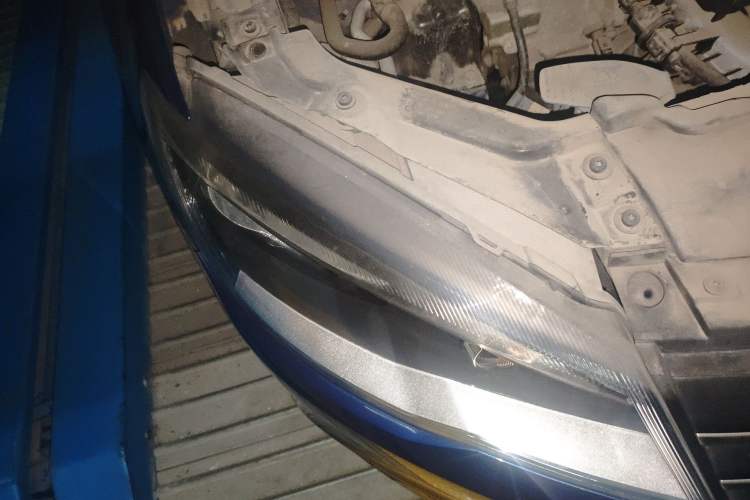 Used Volkswagen Jetta 2013 1.6L Automatic Fashion Model Right Front Headlight