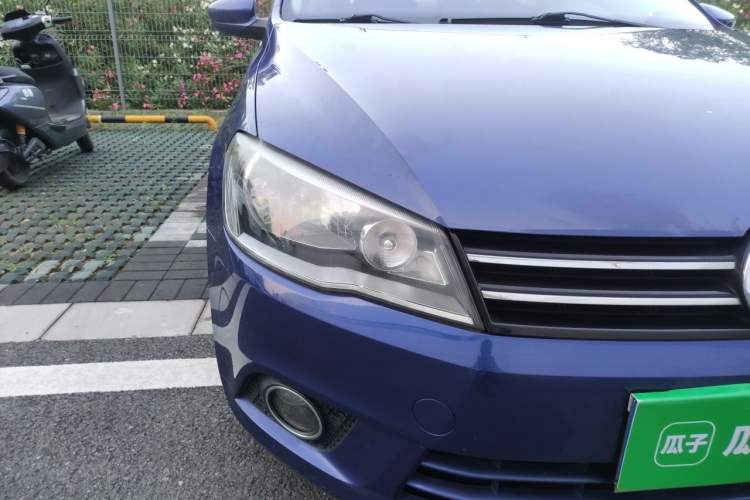 Used Volkswagen Jetta 2013 1.6L Automatic Luxury Model Right Front Headlight