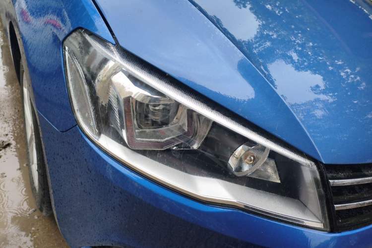 Used Volkswagen Jetta 2013 1.6L Automatic Luxury Model Right Front Headlight