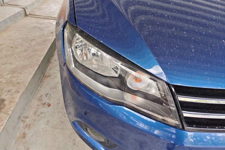 Used Volkswagen Jetta 2013 1.6L Automatic Comfort Model Right Front Headlight