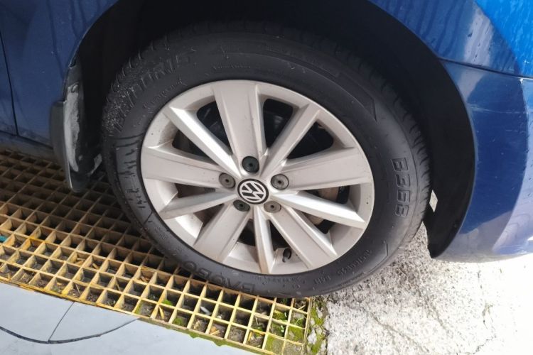 Used Volkswagen Jetta 2013 1.6L Manual Comfort Model Right Front Wheel Hub