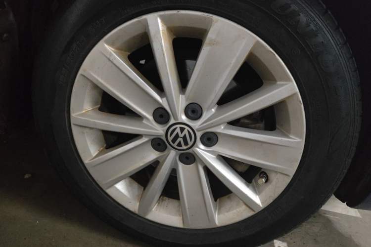Used Volkswagen Jetta 2013 1.6L Manual Comfort Model Right Front Wheel Hub