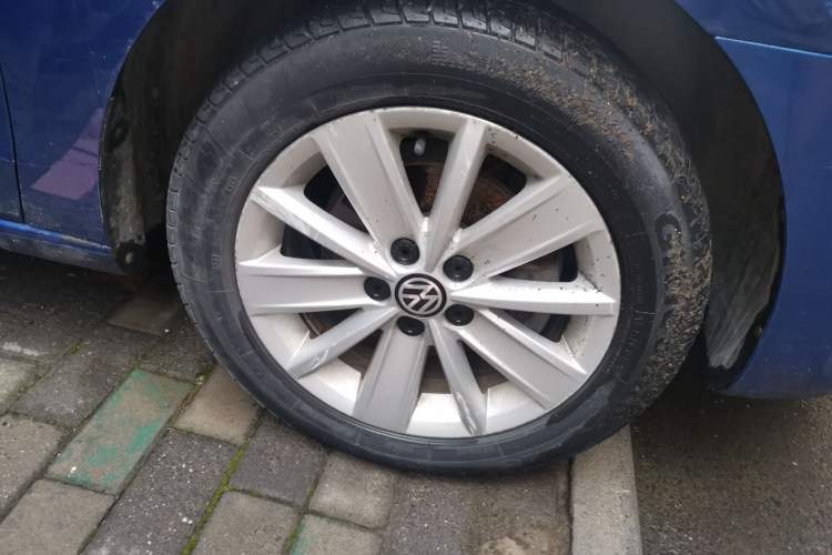 Used Volkswagen Jetta 2013 1.6L Automatic Comfort Model Right Front Wheel Hub
