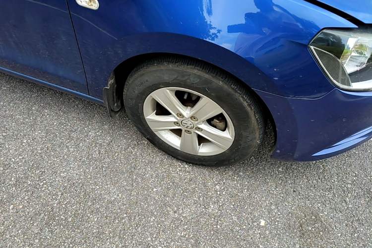 Used Volkswagen Jetta 2013 1.4L Manual Fashion Model Right Front Wheel Hub