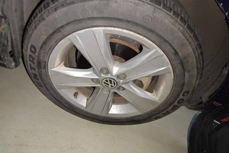 Used Volkswagen Jetta 2013 1.6L Manual Luxury Model Right Front Wheel Hub