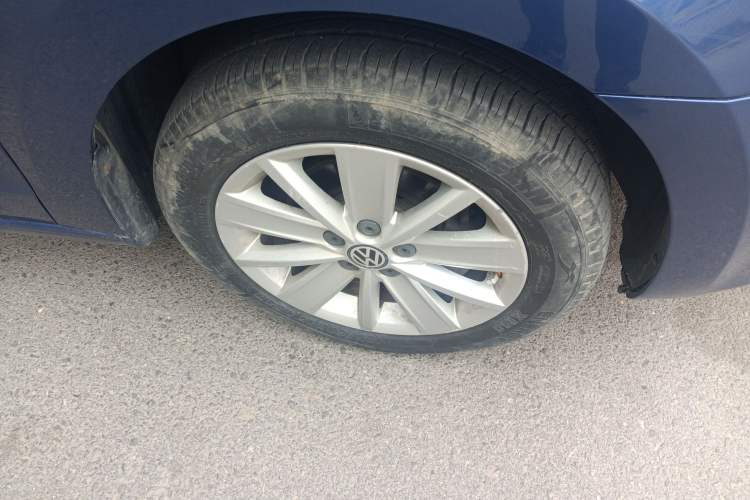 Used Volkswagen Jetta 2013 1.6L Automatic Comfort Model Right Front Wheel Hub