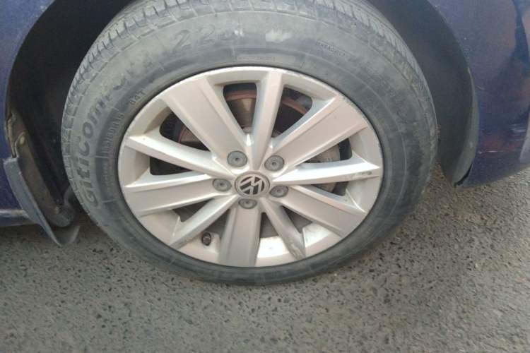 Used Volkswagen Jetta 2013 1.6L Automatic Comfort Model Right Front Wheel Hub