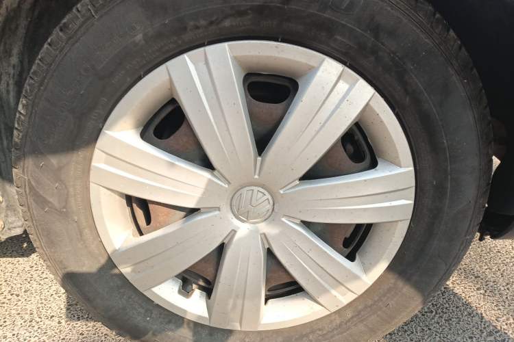 Used Volkswagen Jetta 2013 1.4L Manual Fashion Model Right Front Wheel Hub