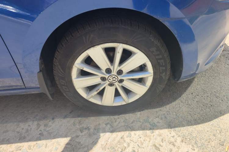 Used Volkswagen Jetta 2013 1.6L Automatic Comfort Model Right Front Wheel Hub