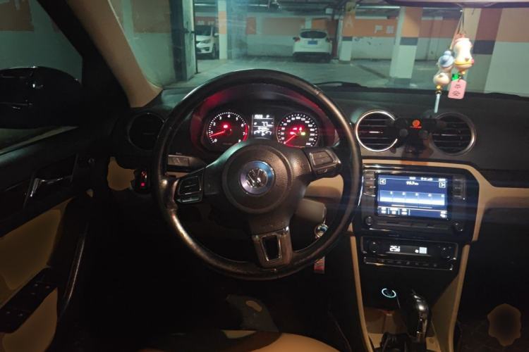 Used Volkswagen Jetta 2013 1.6L Automatic Luxury Model Steering Wheel