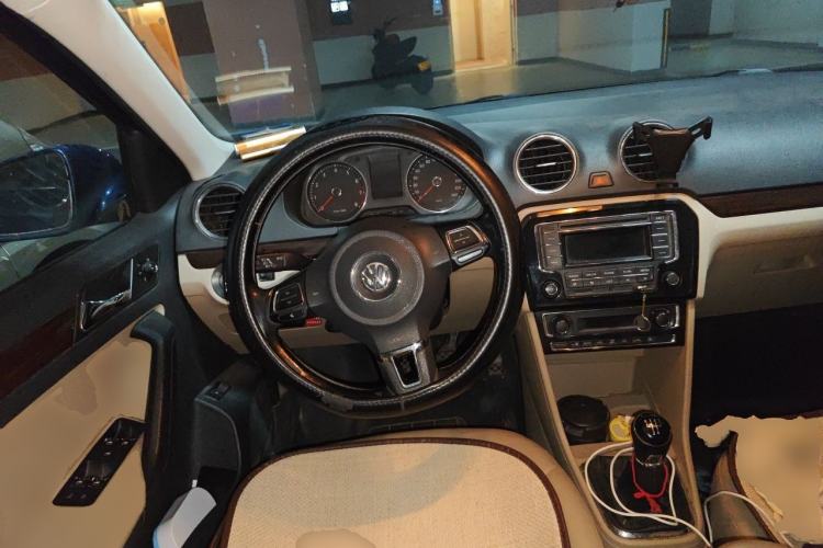 Used Volkswagen Jetta 2013 1.6L Manual Luxury Model Steering Wheel