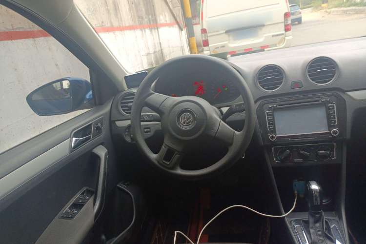 Used Volkswagen Jetta 2013 1.6L Automatic Comfort Model Steering Wheel