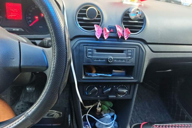Used Volkswagen Jetta 2013 1.6L Manual Fashion Edition Audio And AC Panel