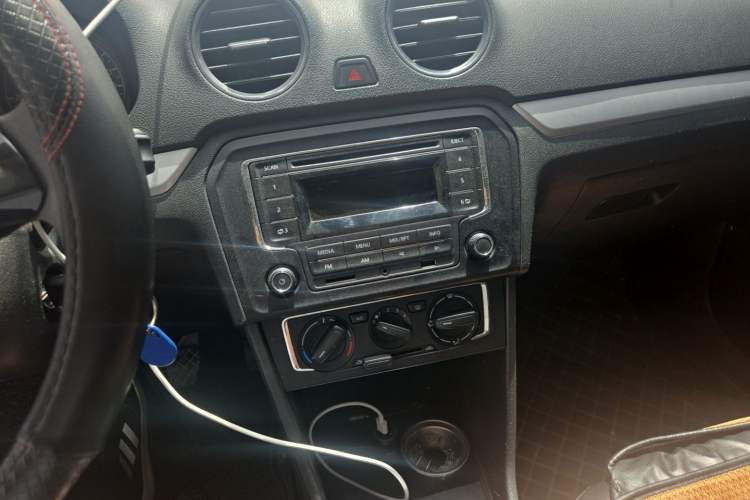 Used Volkswagen Jetta 2013 1.4L Manual Comfort Model Audio And AC Panel