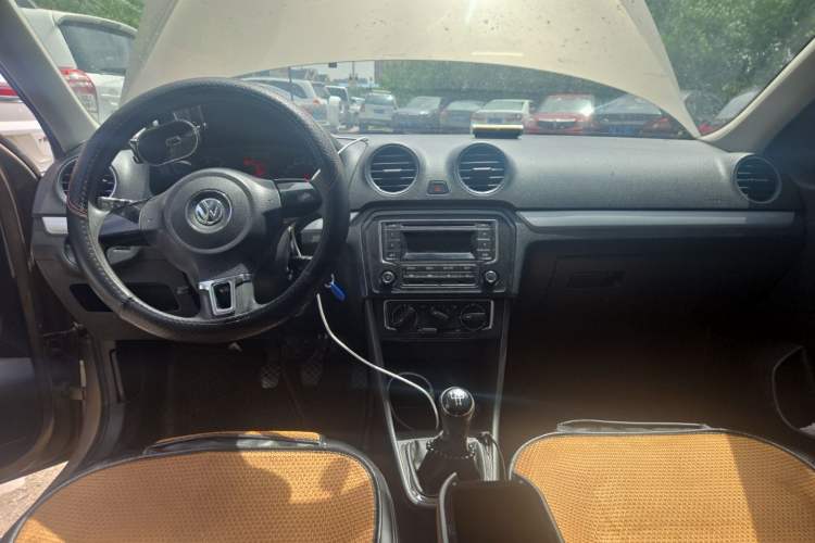 Used Volkswagen Jetta 2013 1.4L Manual Comfort Model Center Console