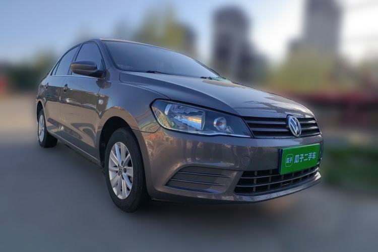 Used Volkswagen Jetta 2013 1.6L Manual Fashion Edition Front Right 45 Deg