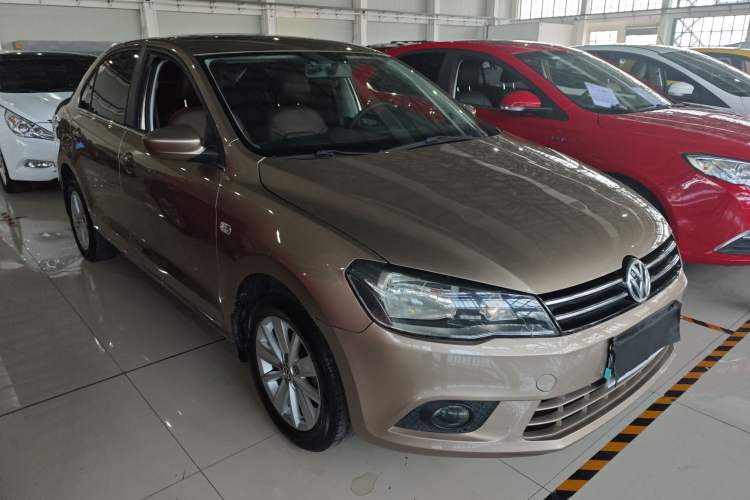 Used Volkswagen Jetta 2013 1.6L Manual Comfort Model Front Right 45 Deg